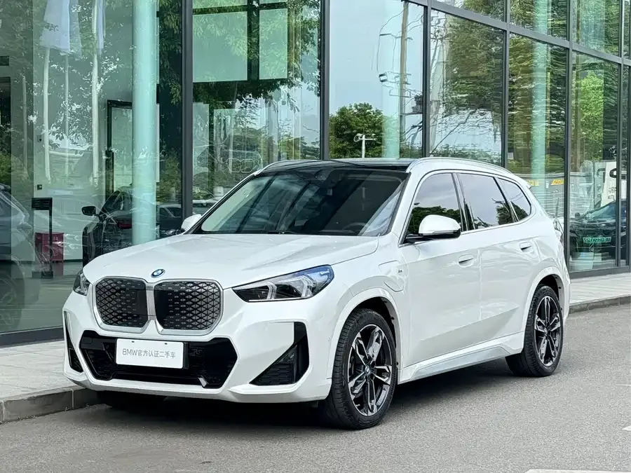 BMW iX1 2024