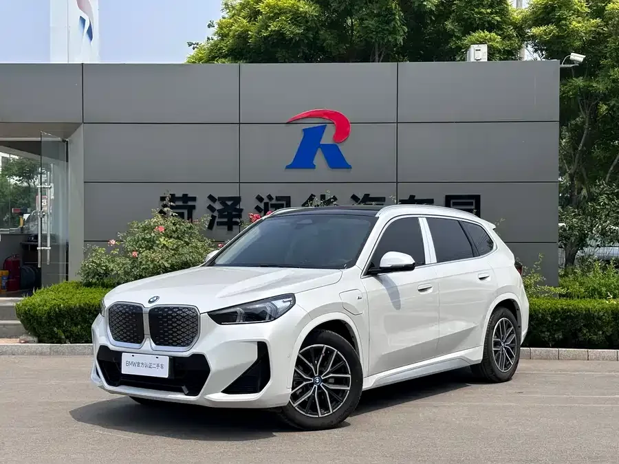 BMW iX1 2025