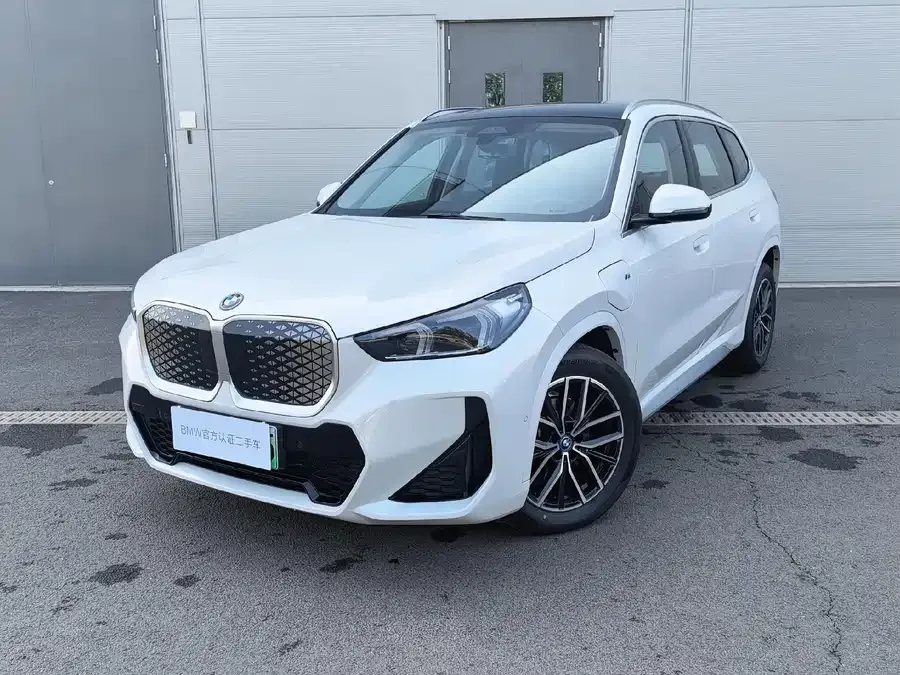 BMW iX1 2025
