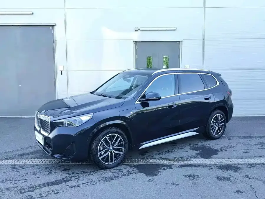 BMW iX1 2025