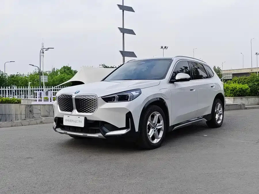 BMW iX1 2024
