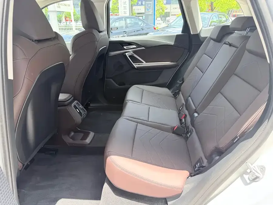 BMW iX1 2023 eDrive25L M Sport Package 2025 — миниатюра 2