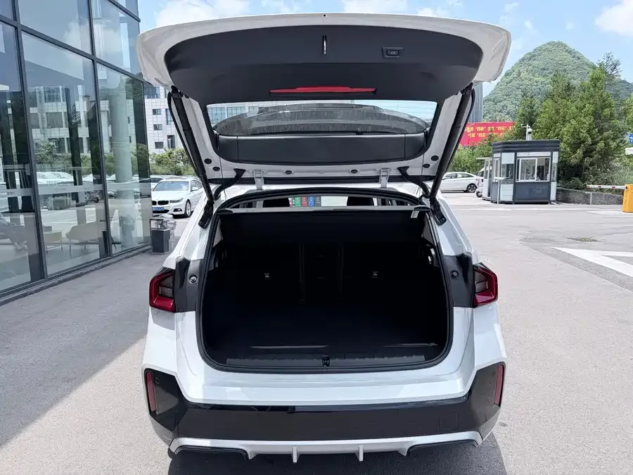 BMW iX1 2023 eDrive25L M Sport Package 2025 — миниатюра 3