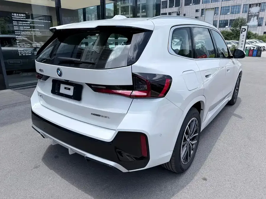 BMW iX1 2023 eDrive25L M Sport Package 2025 — миниатюра 5