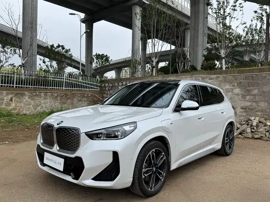 BMW iX1 2024