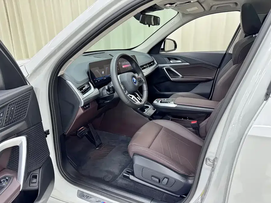 BMW iX1 2023 eDrive25L M Sport Package 2024 — миниатюра 2