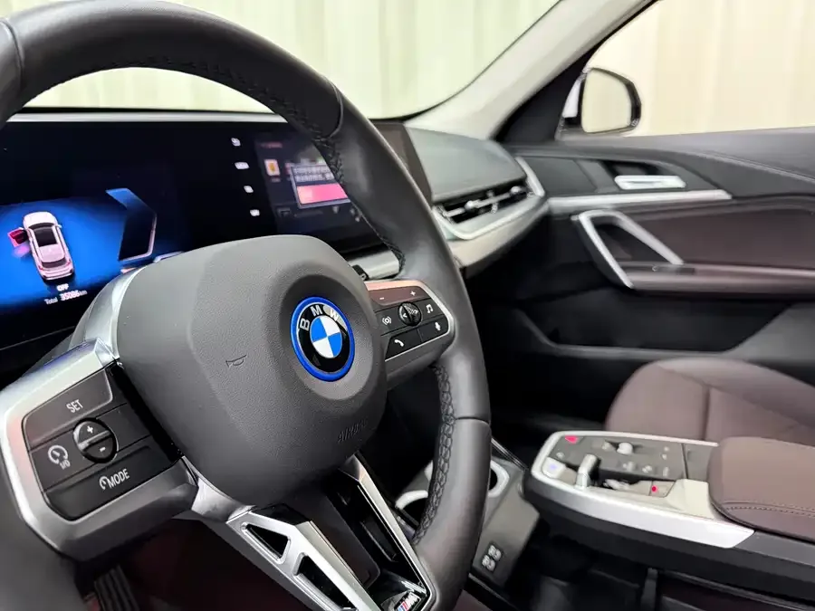BMW iX1 2023 eDrive25L M Sport Package 2024 — миниатюра 3