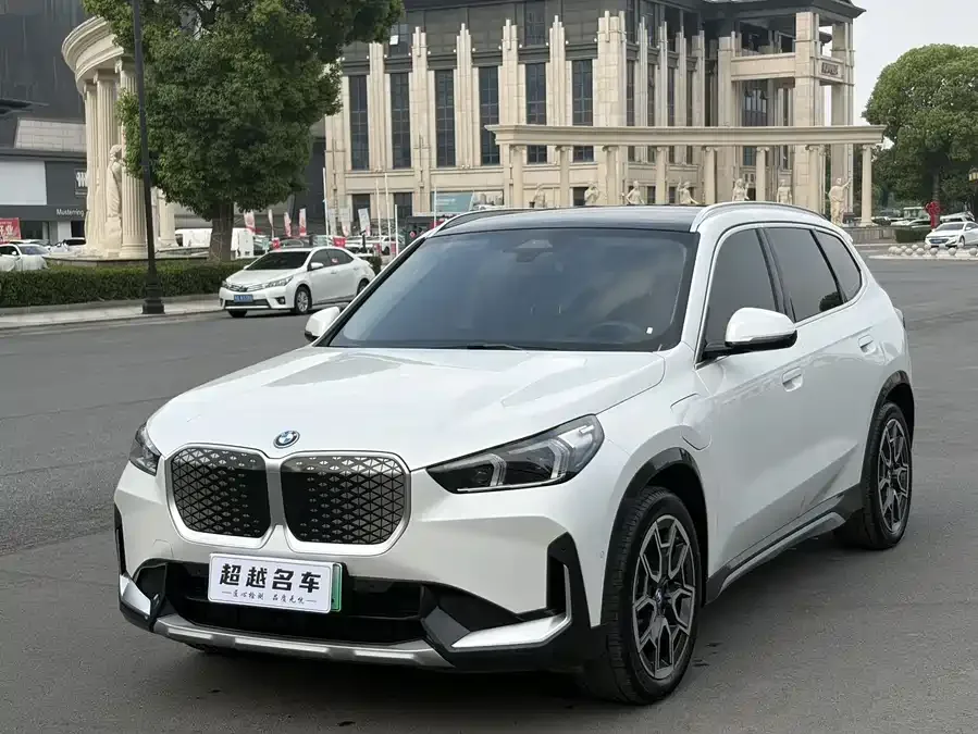 BMW iX1 2025