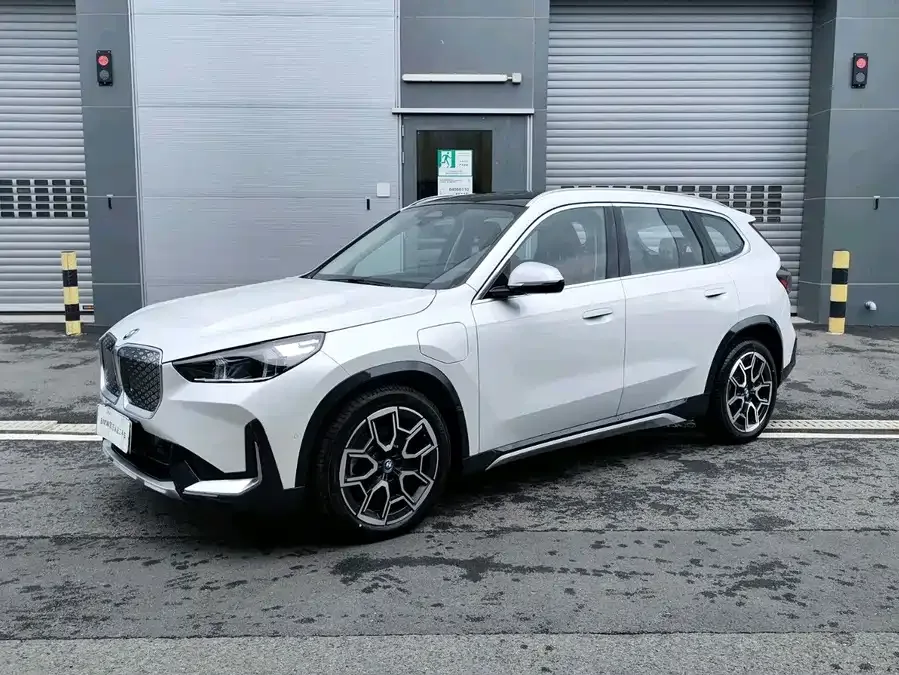BMW iX1 2025