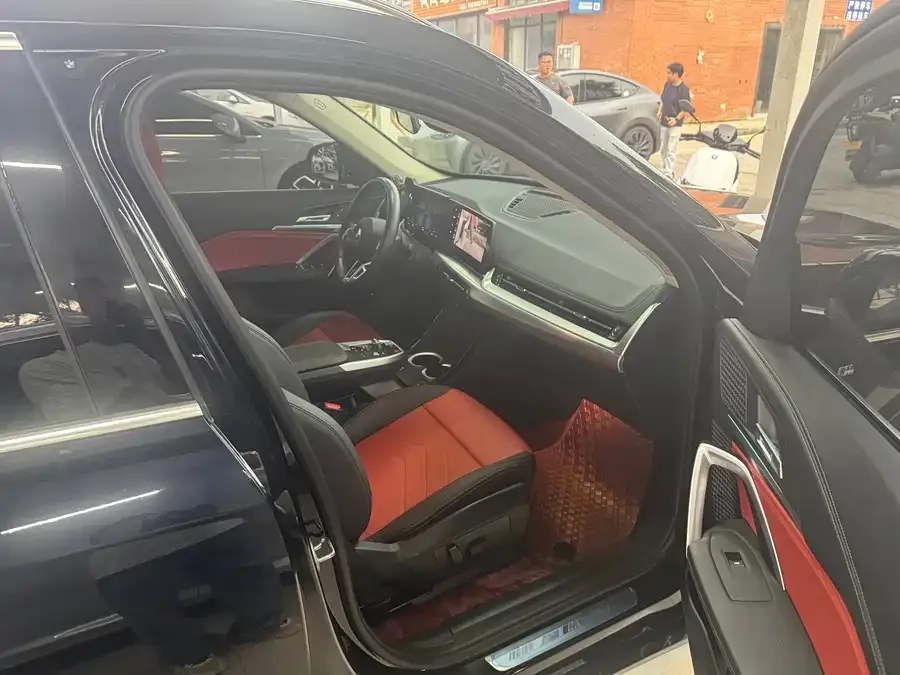BMW iX1 2023 eDrive25L M Sport Package 2024 — миниатюра 3