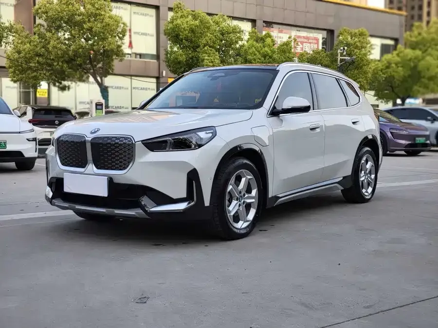 BMW iX1 2025