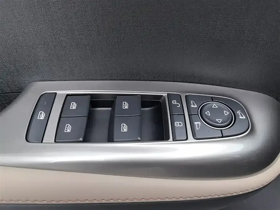 BYD Dolphin Dolphin 2025 Smart Driving Edition 410km Fashion Edition 2025 — миниатюра 3