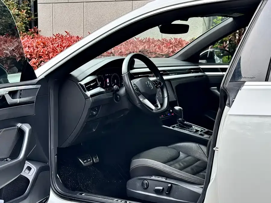 Volkswagen FAW- CC FAW-Volkswagen CC 2021 330TSI Dazzling Edition 2022 — миниатюра 2