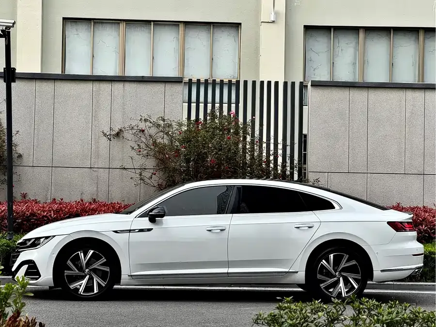 Volkswagen FAW- CC FAW-Volkswagen CC 2021 330TSI Dazzling Edition 2022 — миниатюра 4
