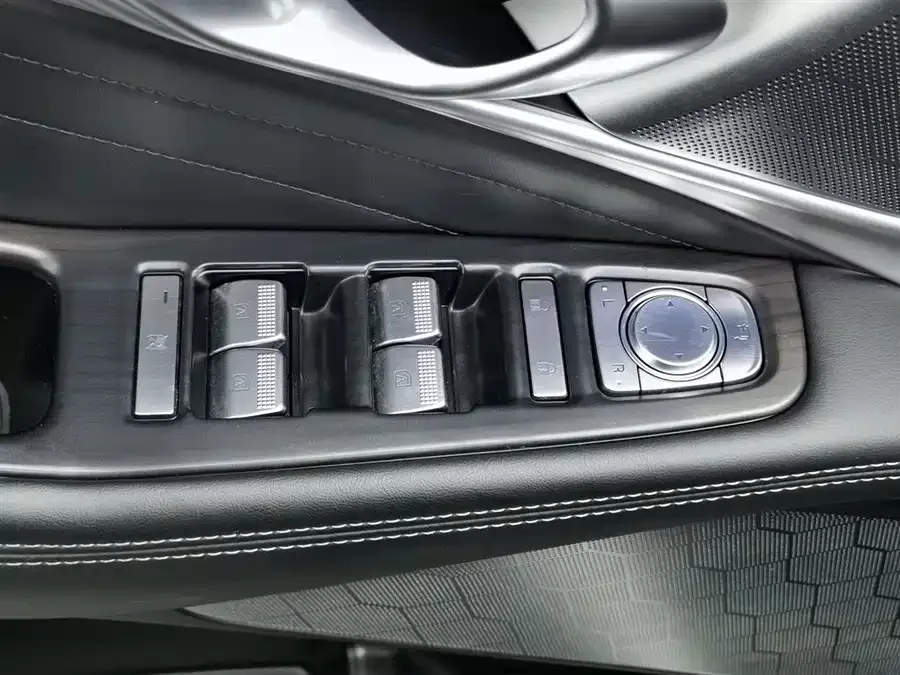 GAC Trumpchi GS8 Trumpchi GS8 2022 Pilot Series 2.0TGDI 2WD Premium Edition (7 Seaters) 2022 — миниатюра 3