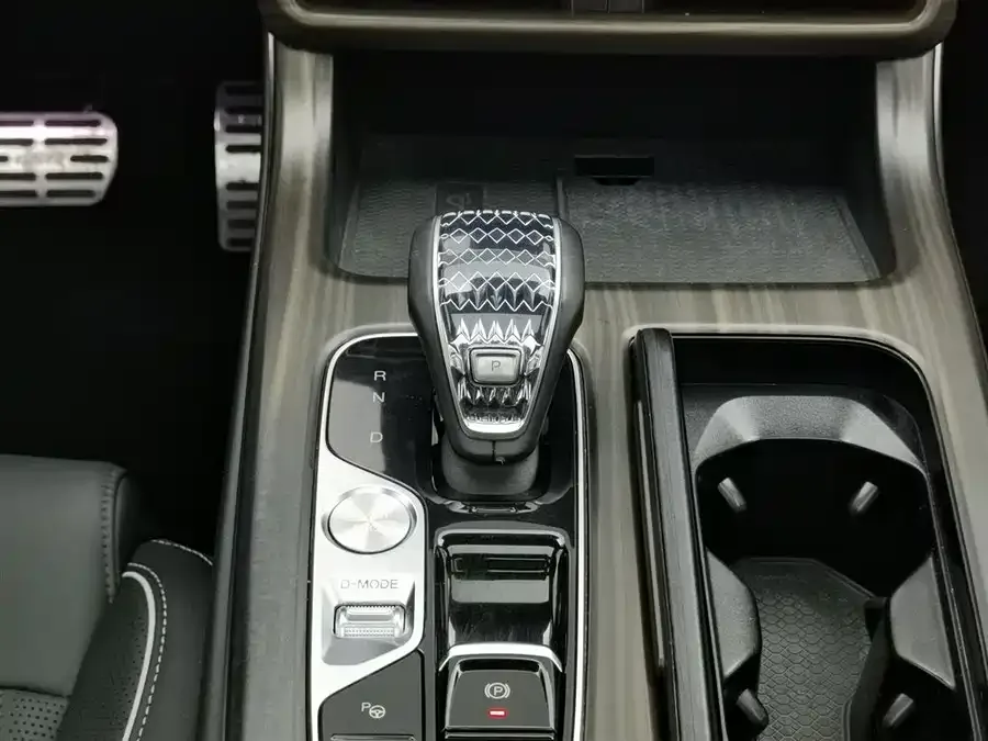 GAC Trumpchi GS8 Trumpchi GS8 2022 Pilot Series 2.0TGDI 2WD Premium Edition (7 Seaters) 2022 — миниатюра 4