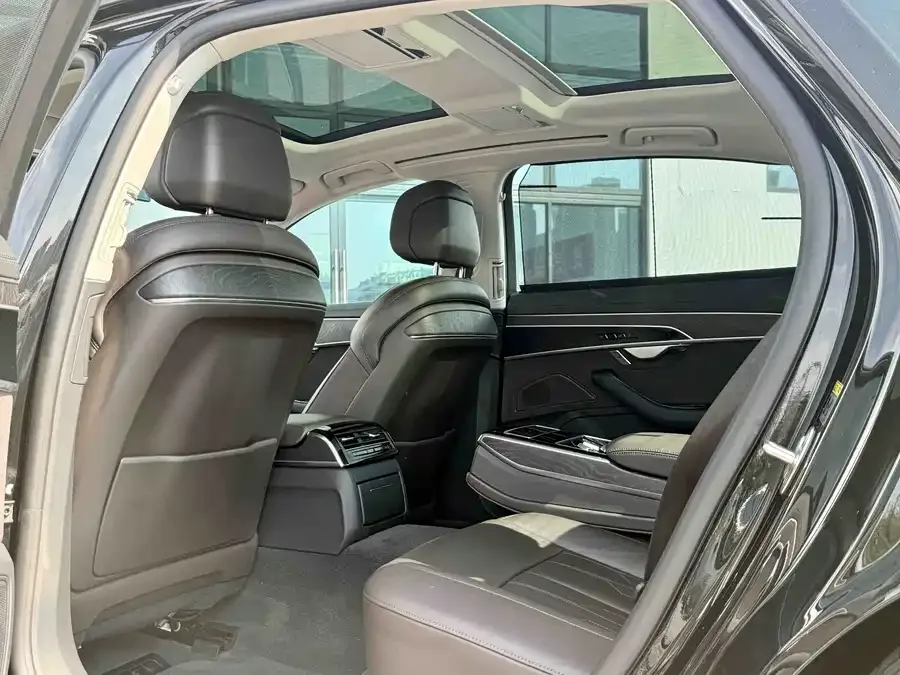 Audi A8 2023 A8L 45 TFSI quattro Luxury Edition 2023 — миниатюра 2