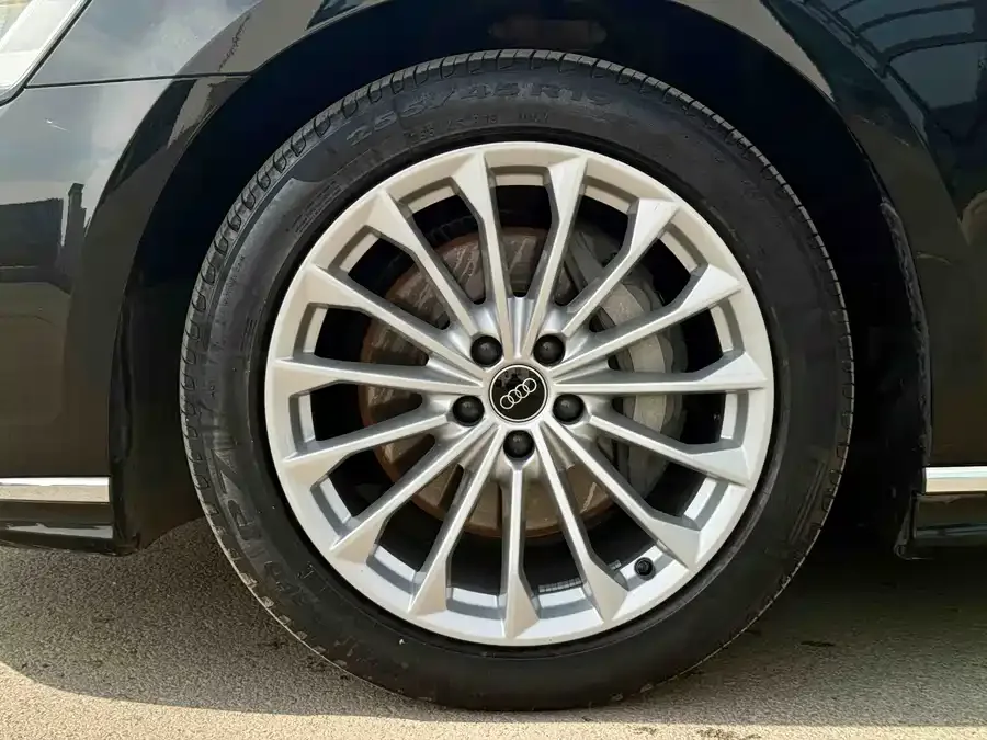 Audi A8 2023 A8L 45 TFSI quattro Luxury Edition 2023 — миниатюра 3