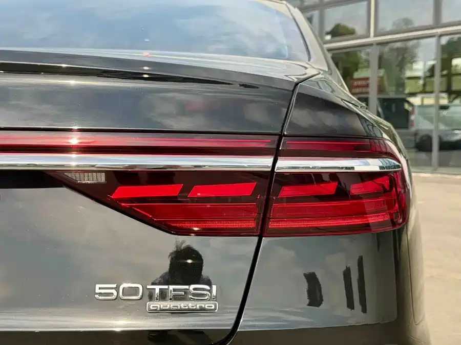 Audi A8 2023 A8L 45 TFSI quattro Luxury Edition 2023 — миниатюра 4