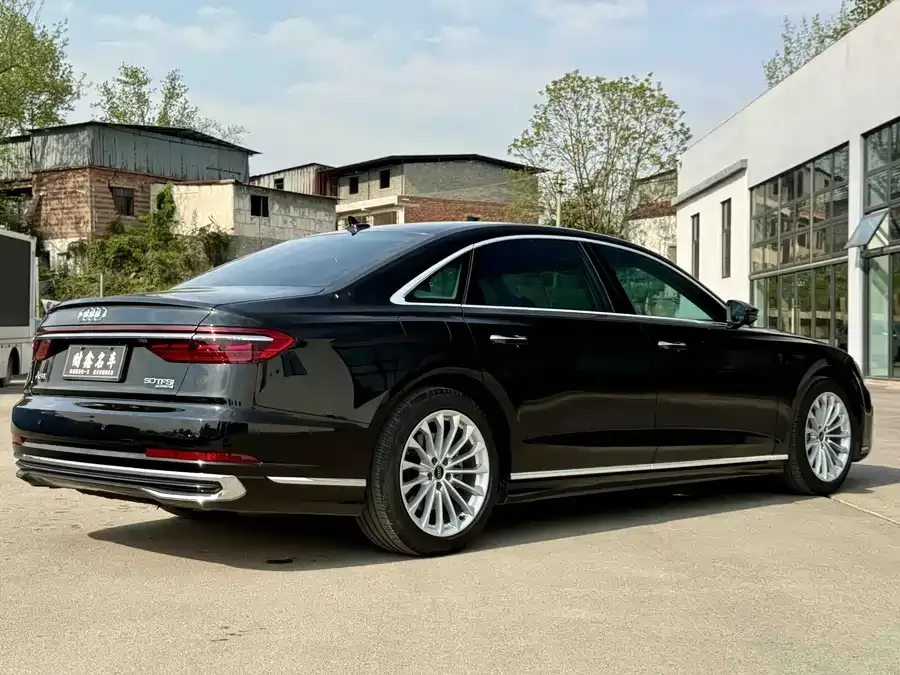 Audi A8 2023 A8L 45 TFSI quattro Luxury Edition 2023 — миниатюра 5