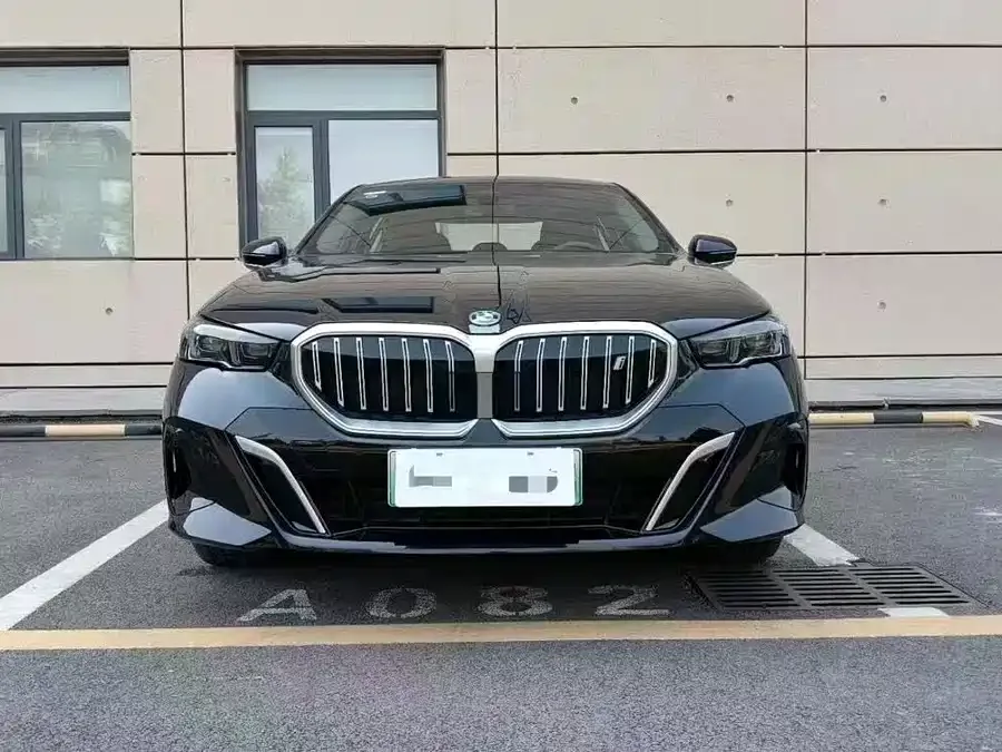 BMW i5 2025