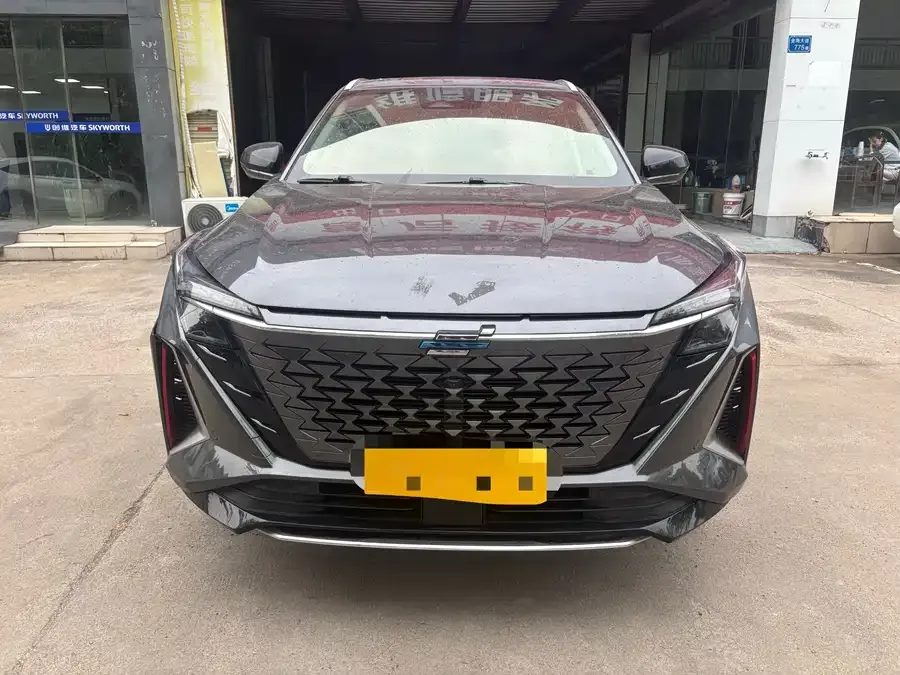 Oshan Z6 Changan Auchan Z6 2023 Blue Whale 1.5T DCT smart model 2023 — фото 1, купить с доставкой в Москву