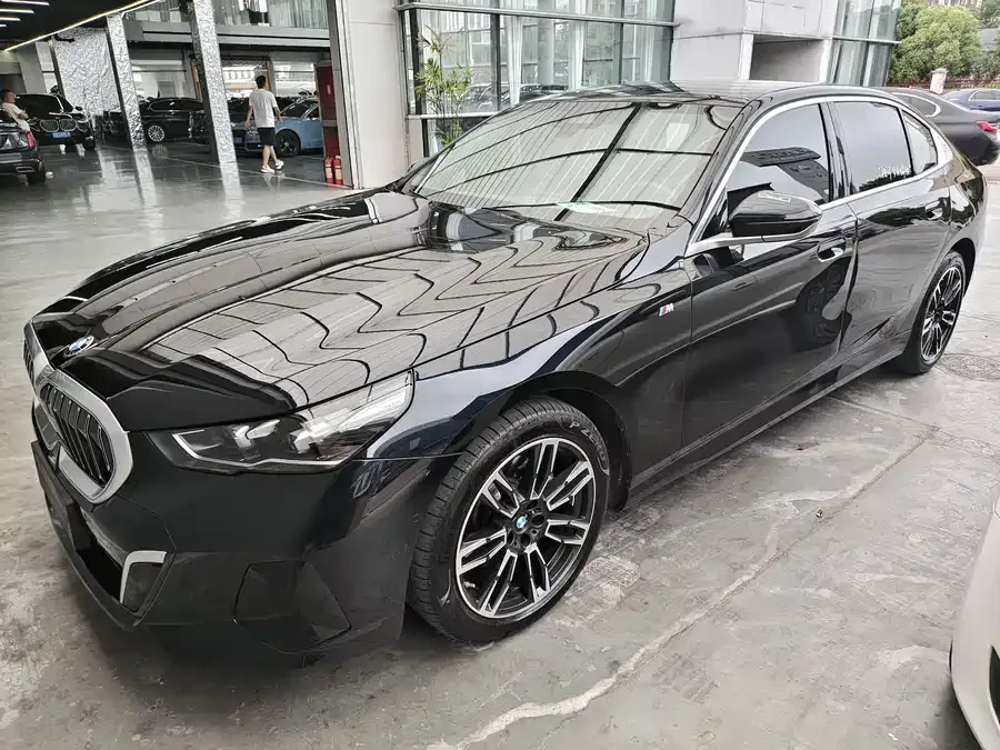 BMW 5 Series 2025