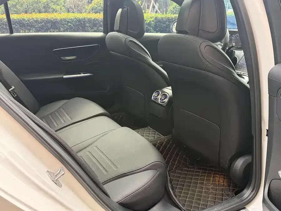 Mercedes-Benz Class C Mercedes-Benz C-Class 2025 C 260 L Sports Edition 2025 — миниатюра 3