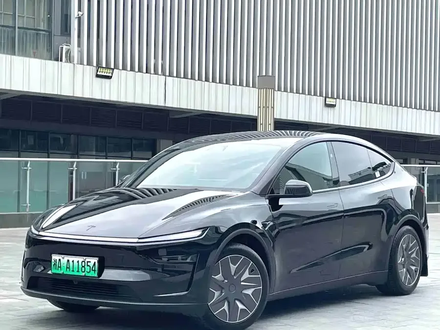 Tesla Model Y 2025