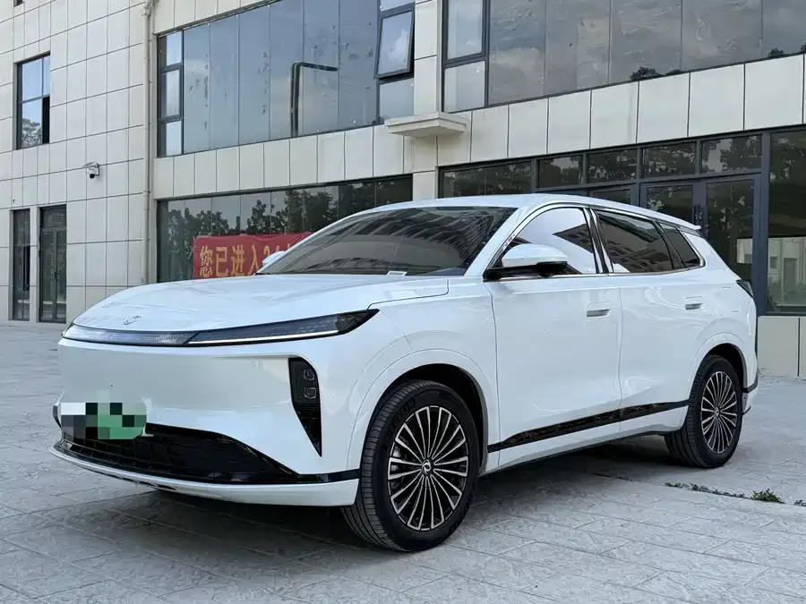 Dongfeng L8 2025