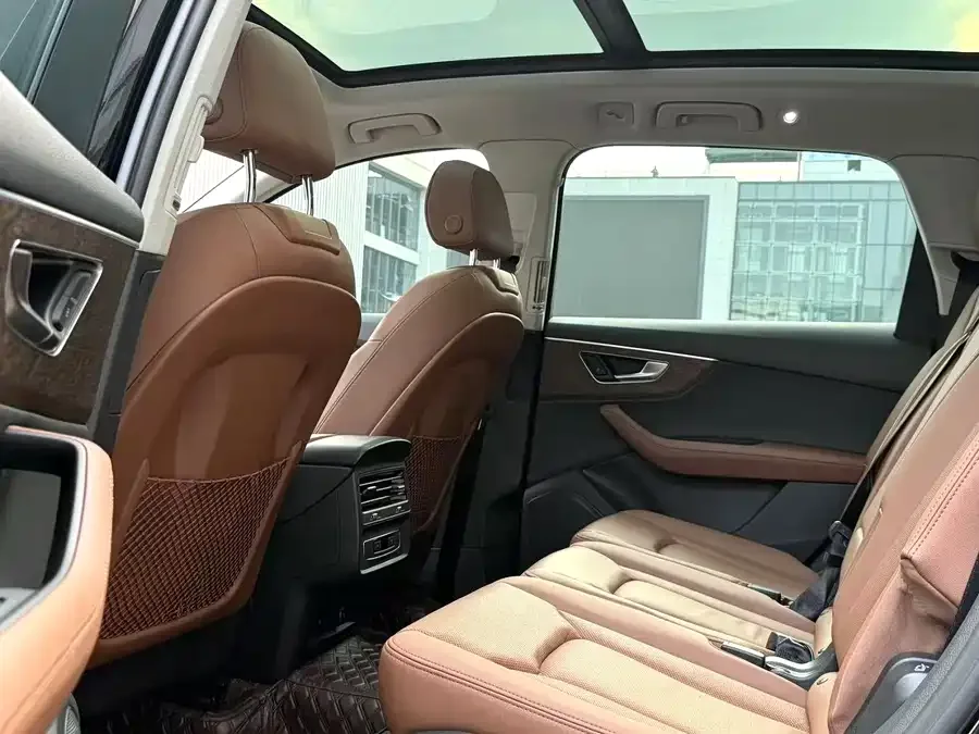 Audi Q7 2023 45 TFSI quattro S line sports model 2023 — миниатюра 3