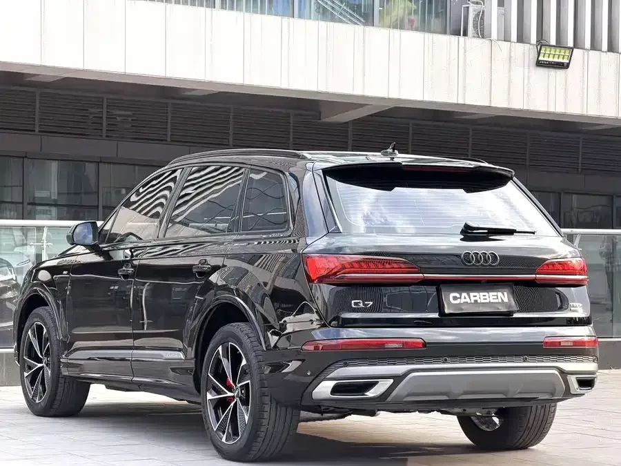 Audi Q7 2023 45 TFSI quattro S line sports model 2023 — миниатюра 4