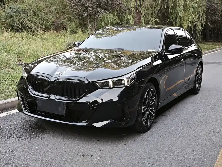 BMW 5 Series 2025