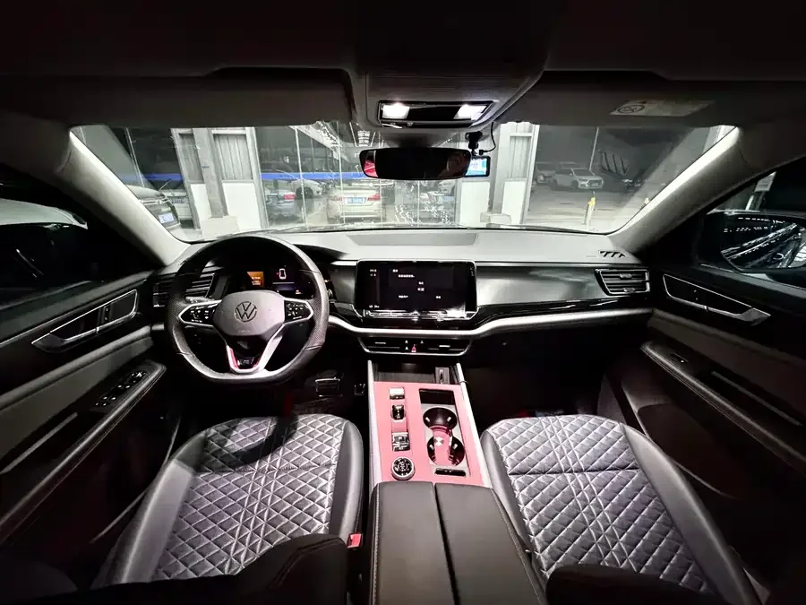 Volkswagen Teramont 2024 Touron Touron X 380TSI 4WD Luxury Edition 2024 — миниатюра 2