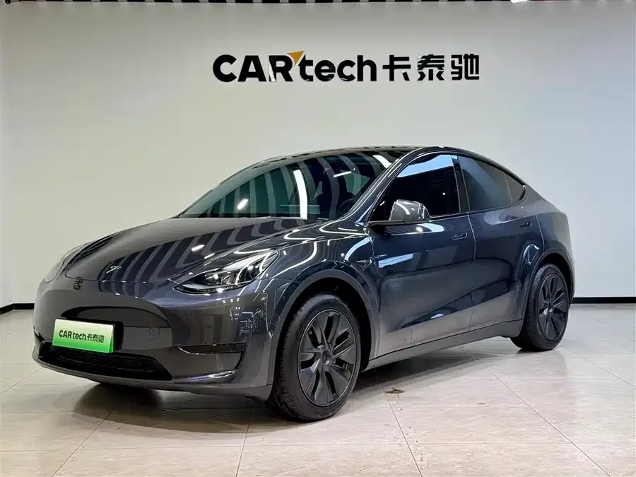 Tesla Model Y 2025