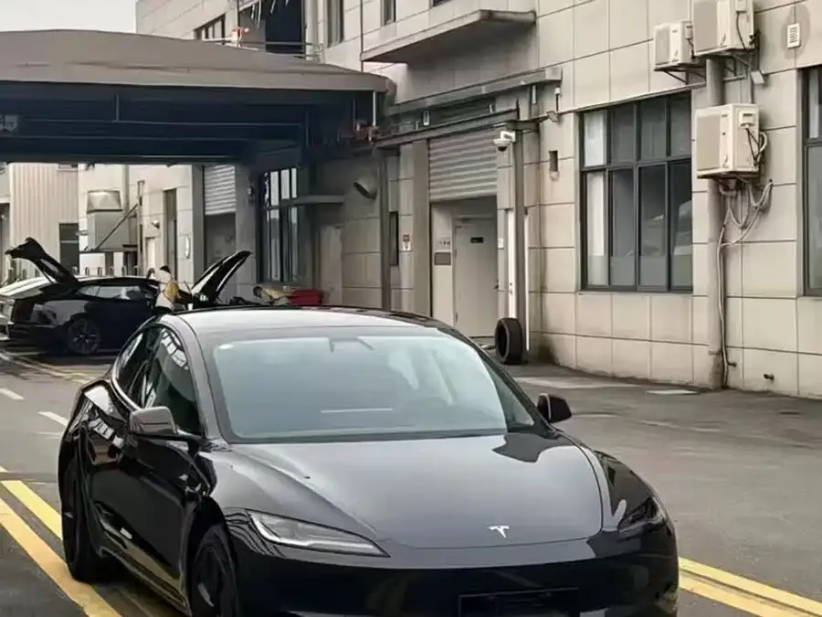 Tesla Model 3 2024