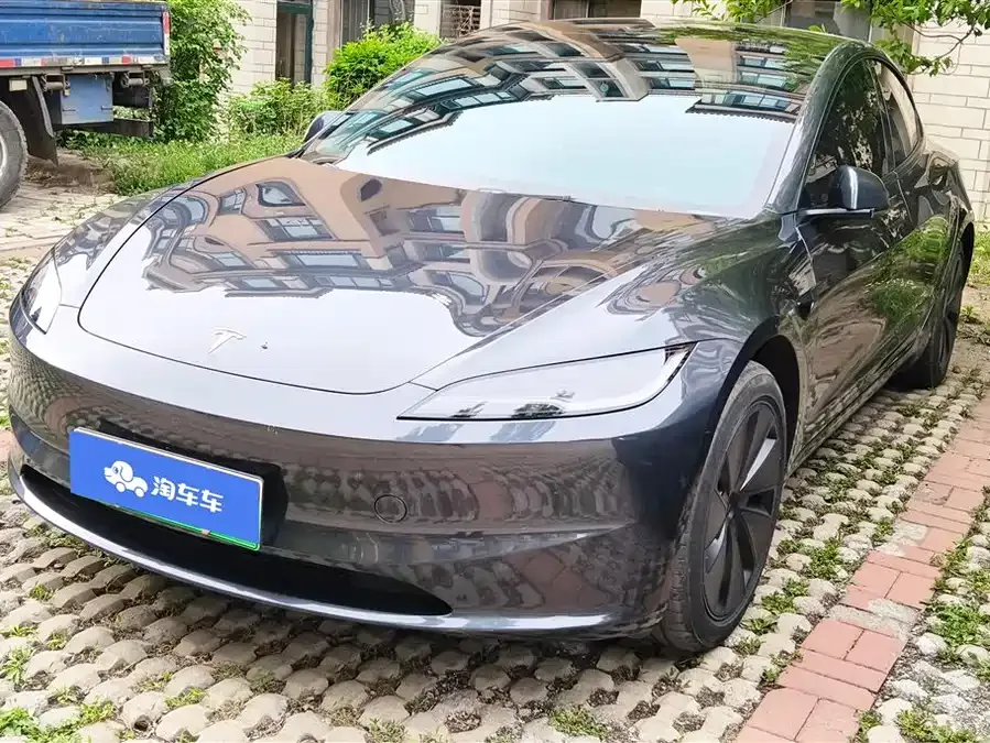 Tesla Model 3 2025