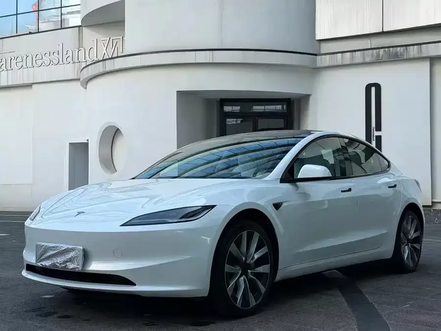 Tesla Model 3 2025