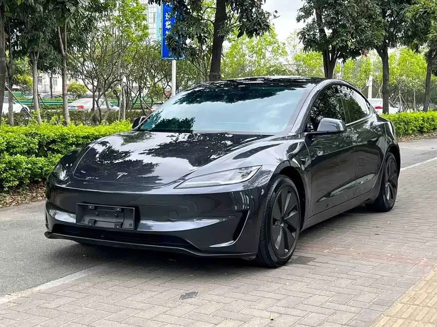 Tesla Model 3 2024