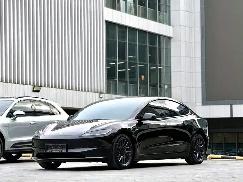 Tesla Model 3 2024