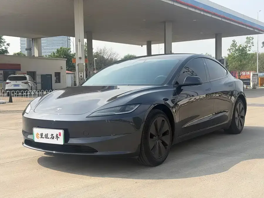 Tesla Model 3 2024