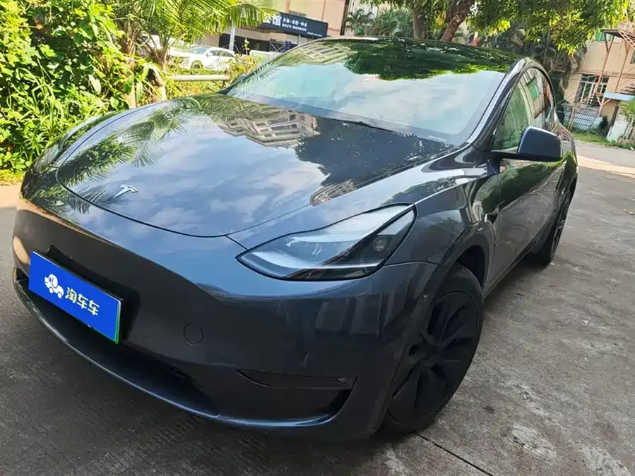 Tesla Model Y 2024