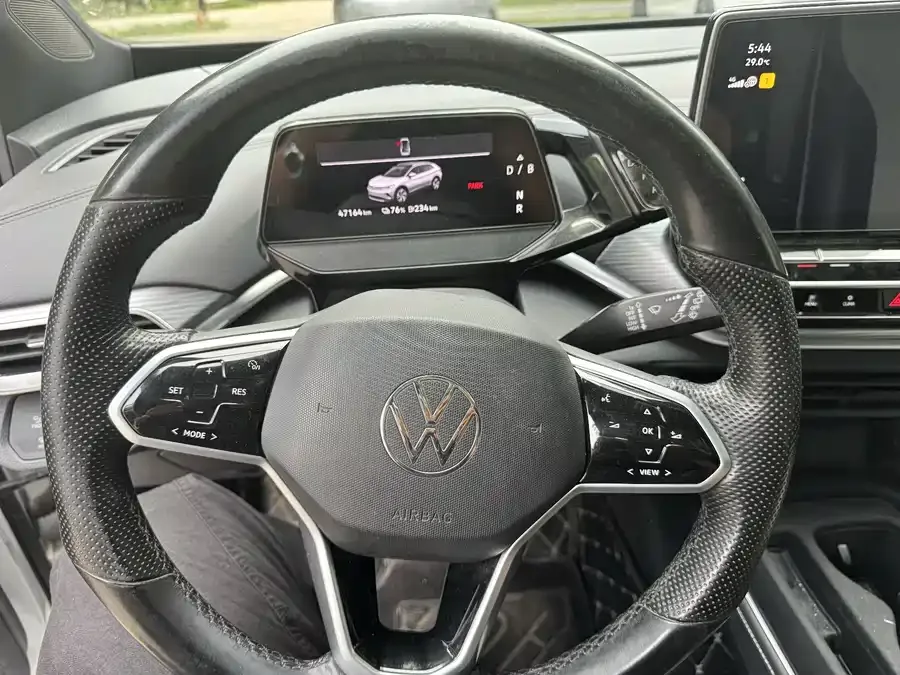 Volkswagen ID.4 Crozz ID.4 CROZZ 2024 Pure Enjoyment Limited Edition 2023 — миниатюра 2