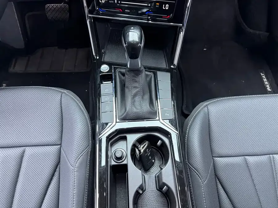 Volkswagen Passat Passat 2024 380TSI Starry Sky Dragon Edition 2025 — миниатюра 3