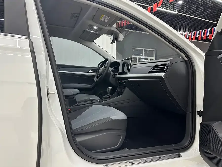 Volkswagen Lavida Lavida 2023 facelift 1.5L automatic 5 million version 2023 — миниатюра 3