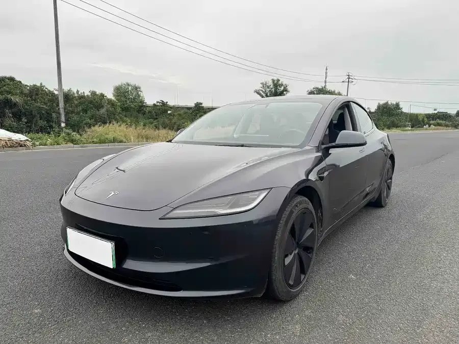 Tesla Model 3 2024