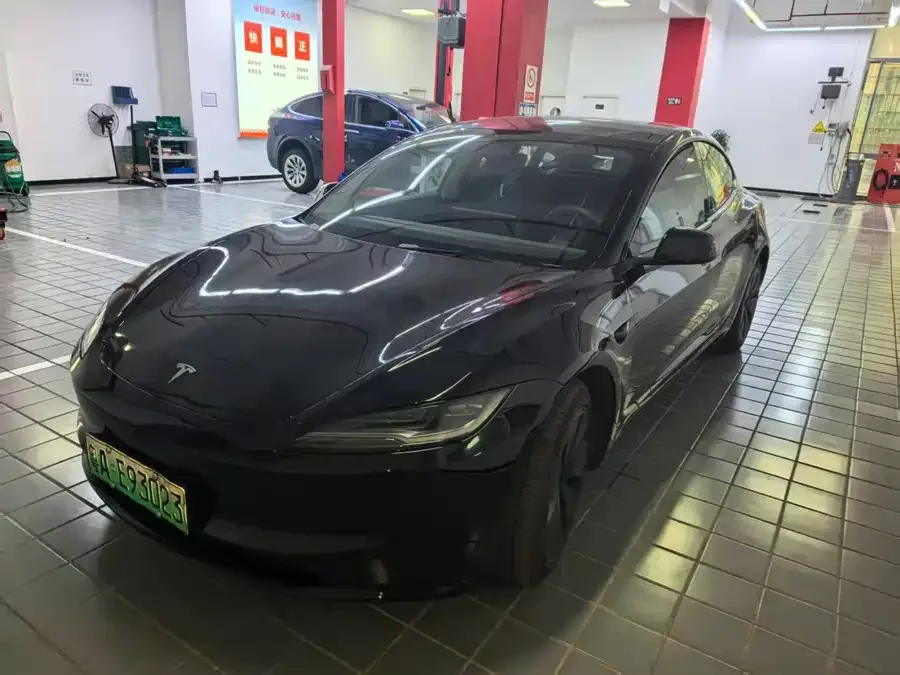Tesla Model 3 2024