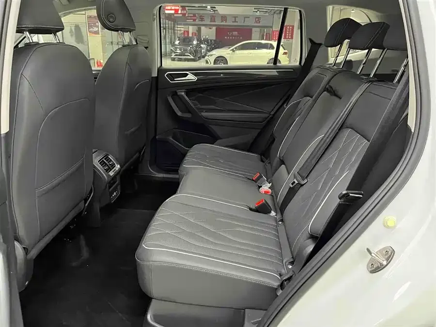 Volkswagen Tiguan L Tiguan L 2023 280TSI Automatic 2WD Trendy Limited Edition 2022 — миниатюра 4
