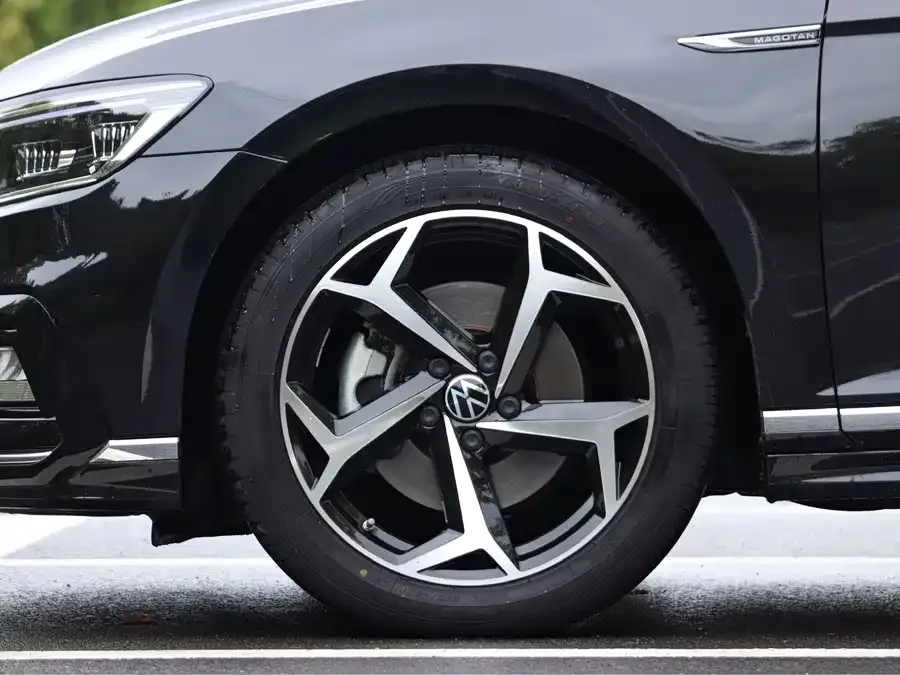 Volkswagen Magotan Magotan 2024 2 million units public enjoyment model 330TSI DSG luxury model 2024 — миниатюра 3
