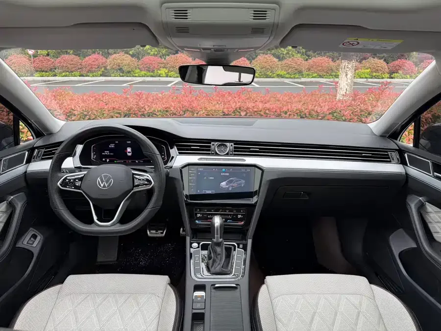 Volkswagen Magotan Magotan 2024 2 million units public enjoyment model 330TSI DSG luxury model 2024 — миниатюра 4